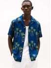 Camisa-tropical-estampada-de-corte-regular