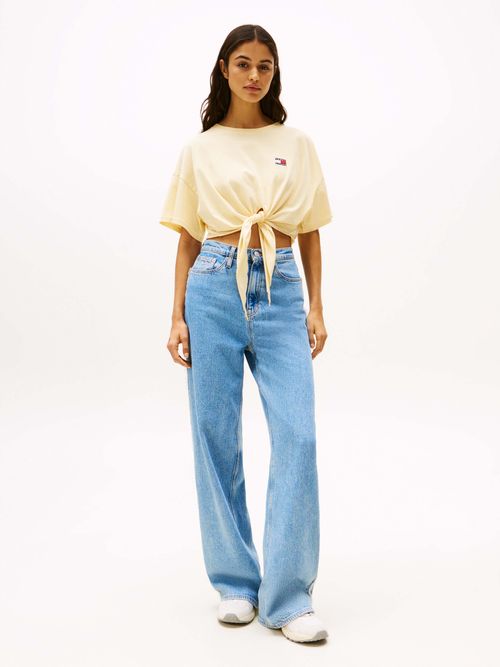 playera-anudada-corte-cropped-con-parche-de-mujer-tommy-jeans
