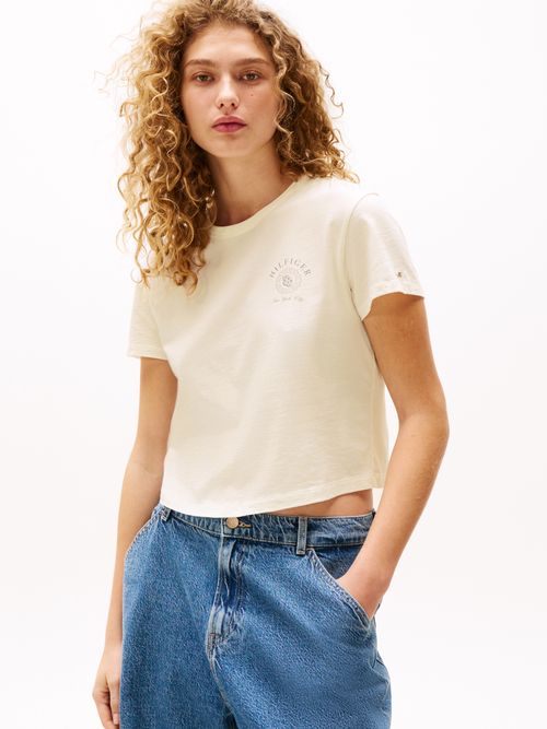 playera-cropped-con-logo-en-el-pecho-de-mujer-tommy-hilfiger
