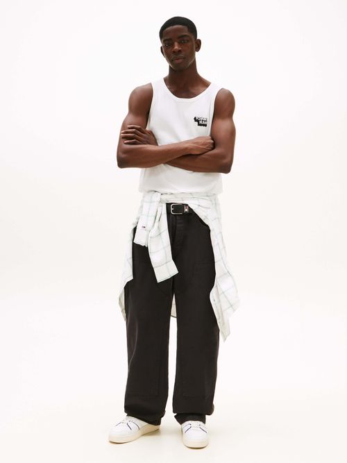 playera-slim-con-logo-3d-sin-mangas-de-hombre-tommy-jeans