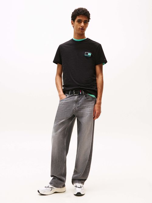 playera-slim-con-logo-tonal-de-hombre-tommy-jeans