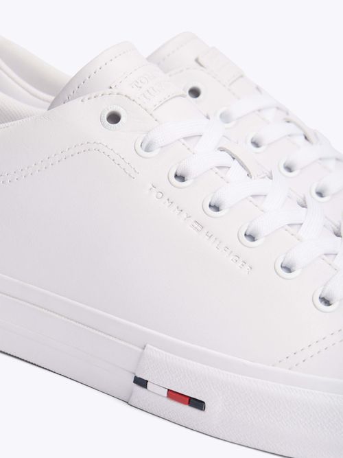 Tenis-de-piel-con-cordones-y-logo-de-hombre-Tommy-Hilfiger-FM0FM05312-YBS