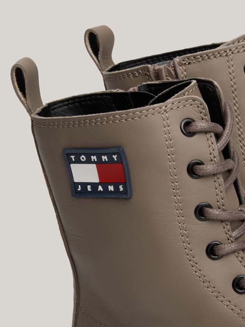 Botas-en-piel-con-cordones-y-suela-dentada-de-mujer-Tommy-Jeans-EN0EN02628-PKC