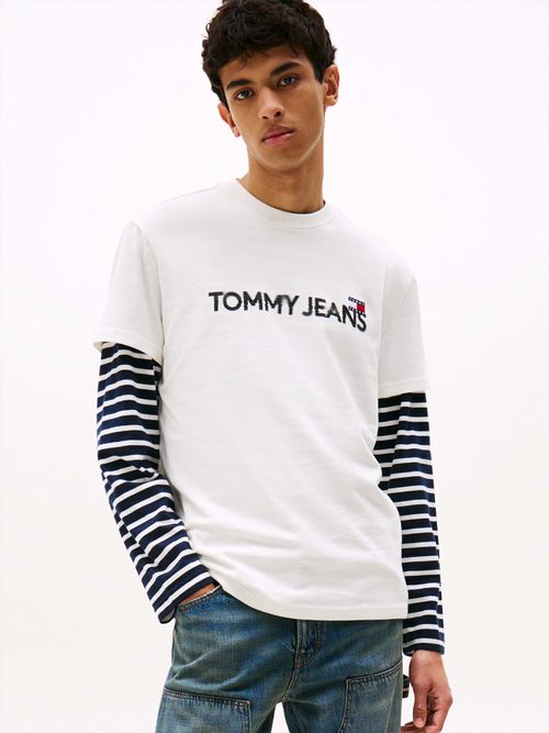 Playera-de-cuello-redondo-con-parche-de-hombre-Tommy-Jeans-DM0DM21585-YBL