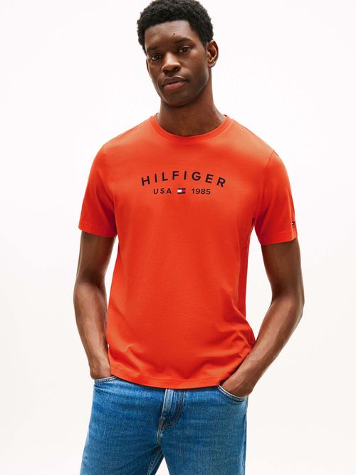 Playera-con-logo-en-el-pecho-de-hombre-Tommy-Hilfiger-MW0MW39356-SCX