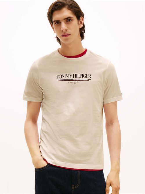 Playera-de-cuello-redondo-con-logo-de-hombre-Tommy-Hilfiger-MW0MW40324-ACG
