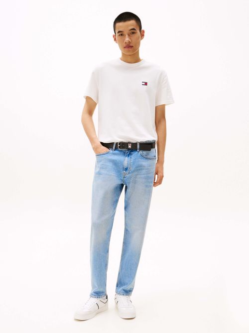 Playera-con-parche-tonal-de-Tommy-de-hombre-Tommy-Jeans-DM0DM20322-YBL