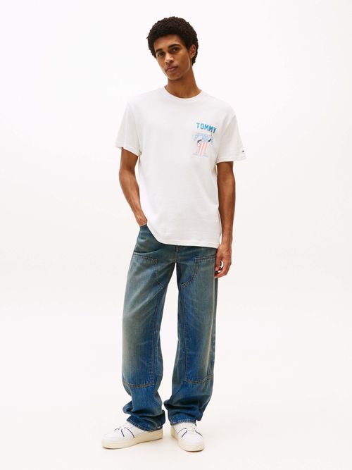 Playera-con-grafico-en-la-espalda-de-hombre-Tommy-Jeans-DM0DM21914-YBL