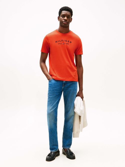 Playera-con-logo-en-el-pecho-de-hombre-Tommy-Hilfiger-MW0MW39356-SCX