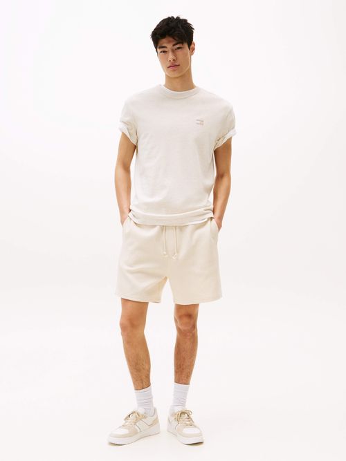 Playera-con-parche-tonal-de-Tommy-de-hombre-Tommy-Jeans-DM0DM20322-ADK