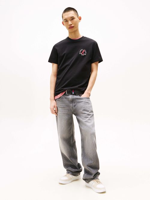 Playera-con-logo-soda-en-el-pecho-de-hombre-Tommy-Jeans-DM0DM21586-BDS