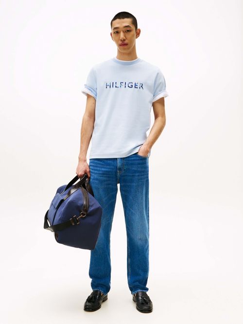 Playera-de-cuello-redondo-con-logo-texturizado-de-hombre-Tommy-Hilfiger-MW0MW39624-C1O