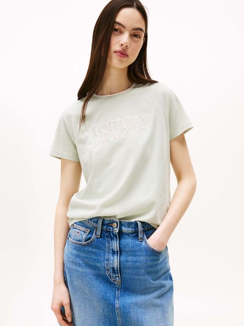 Playera-con-logo-script-bordado-en-el-pecho-de-mujer-Tommy-Jeans-DW0DW21388-M1C