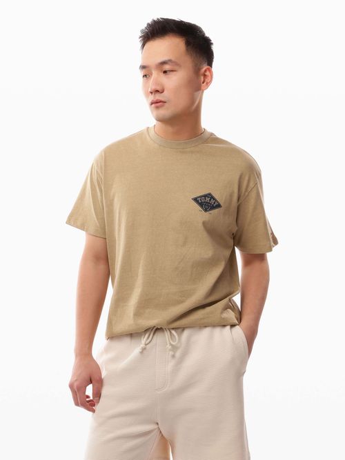 Playera-amplia-con-logo-grafico-en-la-espalda-de-hombre-Tommy-Jeans-DM0DM20806-ACT