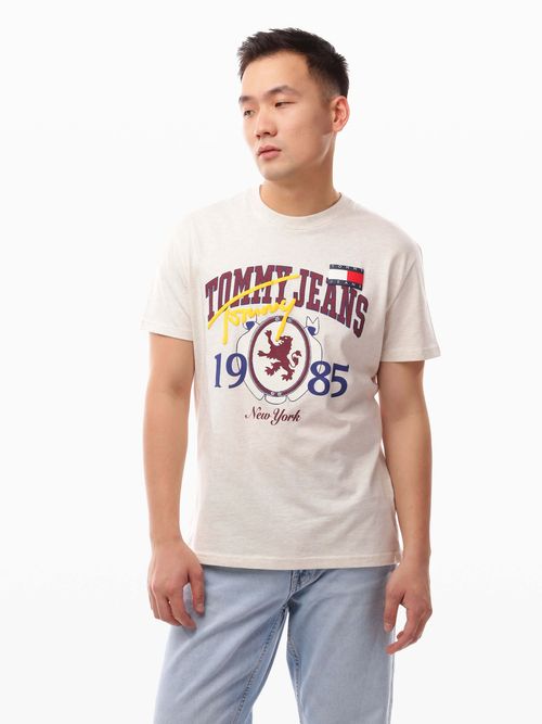 Playera-grafico-en-el-pecho-85--de-hombre-Tommy-Jeans-DM0DM20818-AE3