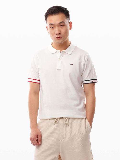Polo-con-franjas-distintivas-en-las-mangas-de-hombre-Tommy-Jeans-DM0DM21306-YBL
