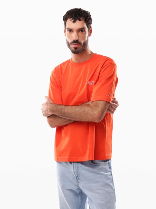 Playera-de-corte-amplio-con-estampado-de-hombre-Tommy-Hilfiger-MW0MW38643-SCX