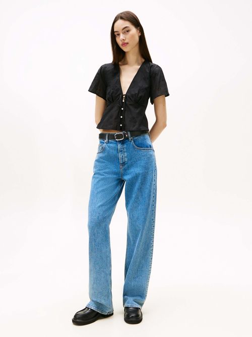 Blusa-slim-con-calado-integral-y-cuello-en-V-de-mujer-Tommy-Jeans-DW0DW21241-BDS