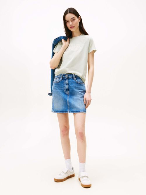 Playera-con-logo-script-bordado-en-el-pecho-de-mujer-Tommy-Jeans-DW0DW21388-M1C