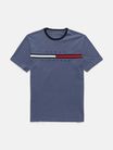 Playera-con-franjas-distintivas-en-el-pecho-de-hombre-Tommy-Hilfiger-78JA524-C9T