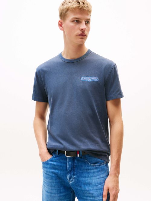 Playera-de-cuello-redondo-con-estampado-de-hombre-Tommy-Jeans-DM0DM21829-0GY
