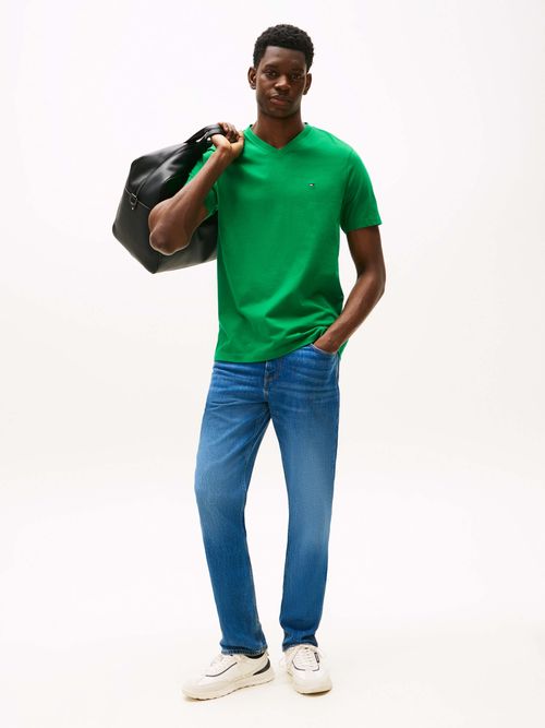 Playera-con-logo-bordado-y-cuello-de-pico-de-hombre-Tommy-Hilfiger-MW0MW39249-L4B