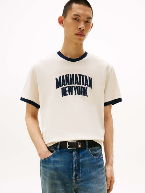 Playera-amplia-con-logo-universitario-de-hombre-Tommy-Jeans-DM0DM21587-ACH