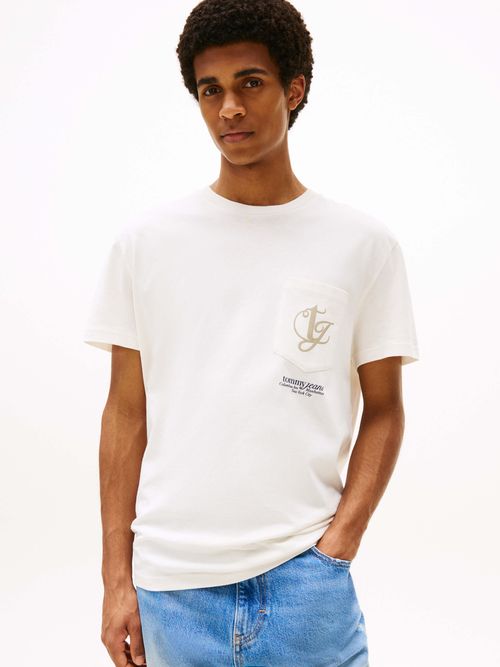 Playera-con-bolsillo-y-logo-trasero-de-hombre-Tommy-Jeans-DM0DM21597-YBH
