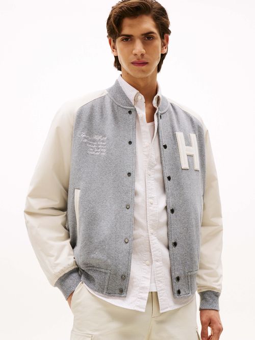 Chamarra-bomber-Athleisure-universitaria-de-corte-amplio-de-hombre-Tommy-Hildiger-MW0MW39684-P01