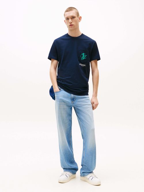 Playera-con-bolsillo-y-logo-trasero-de-hombre-Tommy-Jeans-DM0DM21597-C1G