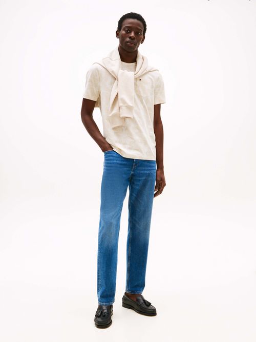 Playera-de-corte-regular-con-estampado-de-hojas-de-hombre-Tommy-Hildiger-MW0MW40678-0K4