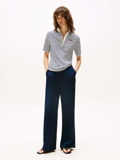 Polo-de-corte-regular-con-franjas-distintivas-de-mujer-Tommy-Hildiger-WW0WW46031-04Y