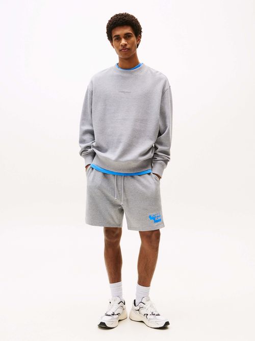 Pantalon-corto-de-chandal-con-logo-apilado-de-hombre-Tommy-Jeans-DM0DM21803-Q13