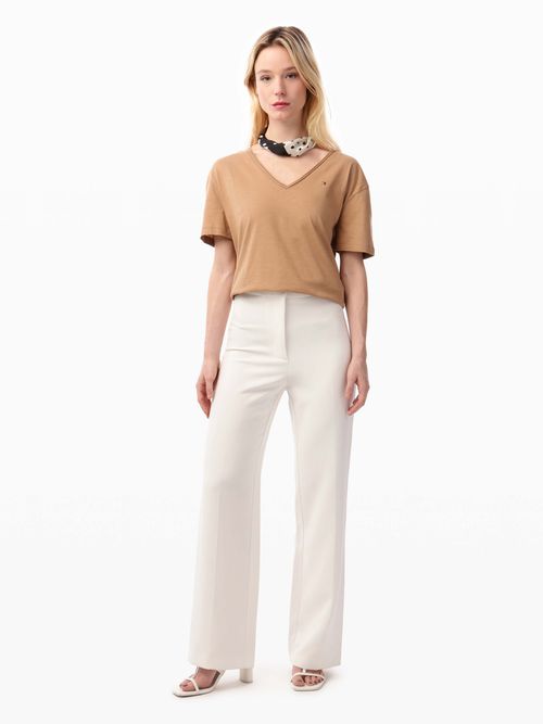 Playera-Corte-Regular-Cuello-En-Pico-de-Mujer-Tommy-Hilfiger-WW0WW43901-RBC