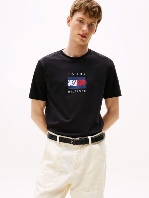Playera-de-punto-con-logo-grafico-de-hombre-Tommy-Hilfiger-MW0MW41338-BDS