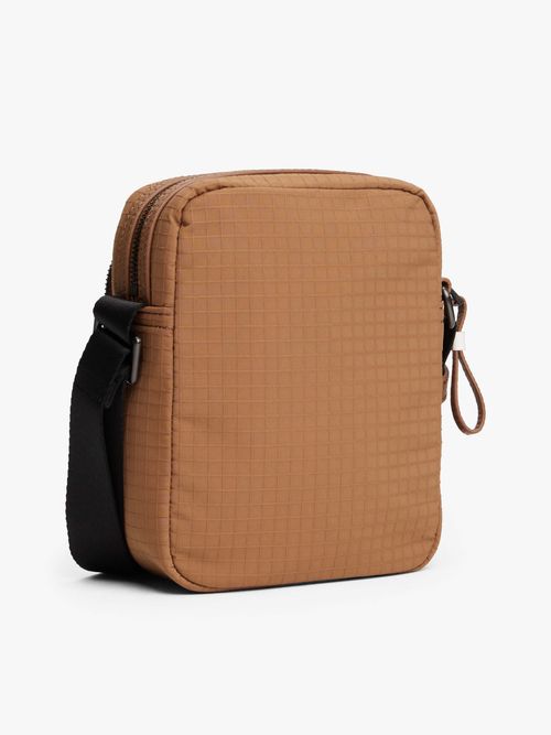 Bolso-reporter-con-monograma-TH-de-hombre-Tommy-Hilfiger-AM0AM13783-GWA