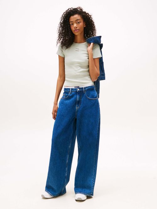 Playera-acanalada-con-parche-de-corte-slim-de-mujer-Tommy-Jeans-DW0DW17881-M1C