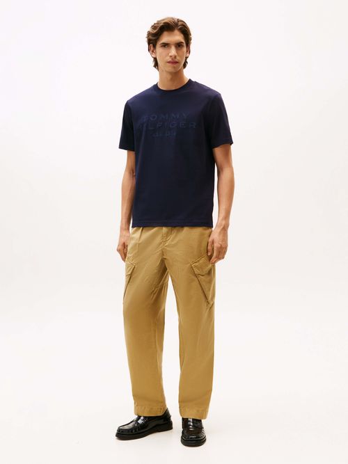 Playera-de-punto-con-logo-en-aplique-de-hombre-Tommy-Hilfiger-MW0MW40026-DW5