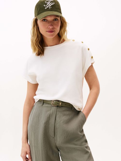 Playera-con-botones-dorados-en-el-hombro-de-mujer-Tommy-Hilfiger-WW0WW47455-YA8