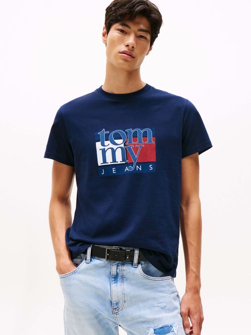Playera-slim-con-logo-grafico-de-hombre-Tommy-Jeans-DM0DM21977-C1G