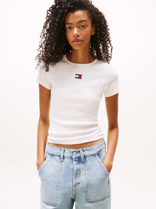 Playera-acanalada-con-parche-de-corte-slim-de-mujer-Tommy-Jeans-DW0DW17881-YBH