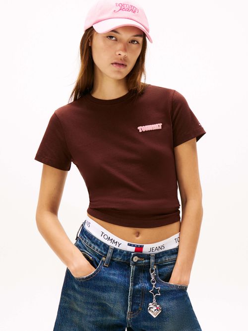 Playera-de-cuello-redondo-con-logo-de-mujer-Tommy-Jeans-DW0DW21583-GS7