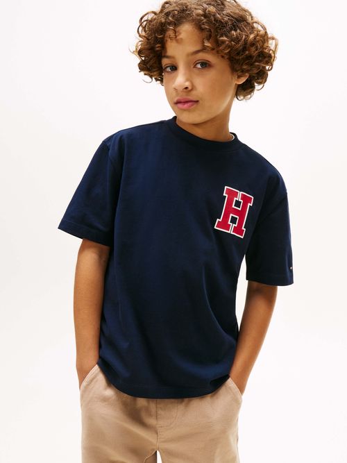 Playera-Varsity-de-cuello-redondo-con-logo-de-nino-Tommy-Hilfiger-KB0KB09931-C1G