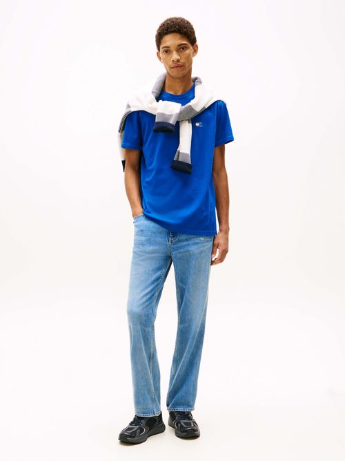 Playera-de-cuello-redondo-con-parche-tonal-de-hombre-Tommy-Jeans-DM0DM20322-0GZ