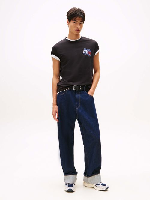 Playera-de-cuello-redondo-con-logo-bordado-de-hombre-Tommy-Jeans-DM0DM22127-BDS