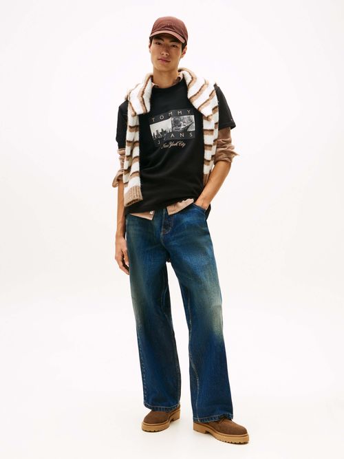 Playera-de-cuello-redondo-con-estampado-de-hombre-Tommy-Jeans-DM0DM22464-BDS