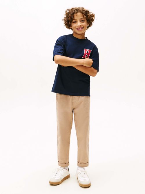 Playera-Varsity-de-cuello-redondo-con-logo-de-nino-Tommy-Hilfiger-KB0KB09931-C1G