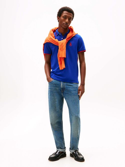 Polo-corte-regular-con-escudo-bordado-de-hombre-Tommy-Hilfiger-MW0MW40428-D03