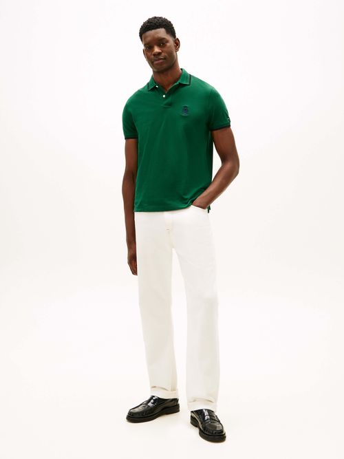 Polo-corte-regular-con-escudo-bordado-de-hombre-Tommy-Hilfiger-MW0MW40428-L6K