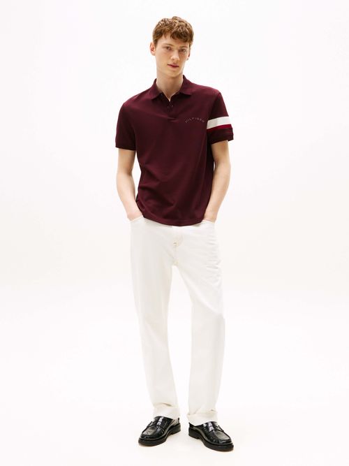 Polo-corte-regular-con-franja-distintiva-en-manga-de-hombre-Tommy-Hilfiger-MW0MW41354-XIH